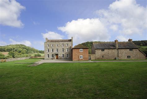 Showgoers are complaining about the prices of dining near beacon theater 7