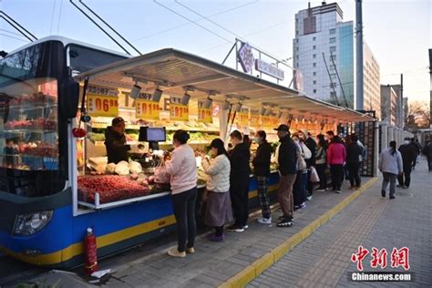 北京退役公交变身“菜场” 新闻 广宁报纸