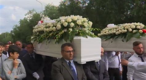 Strazio E Dolore Ad Adrano Mille Persone Ai Funerali Dei 4 Ragazzi