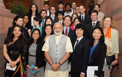 Students from Stanford University call on PM