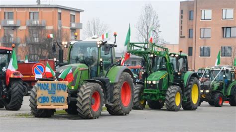 Protesta Dei Trattori Ad Asti Gli Agricoltori Incontreranno Il