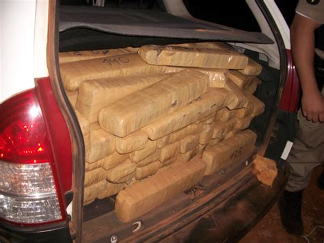 G1 PM Apreende Grande Quantidade De Maconha Dentro De Carro Em MG