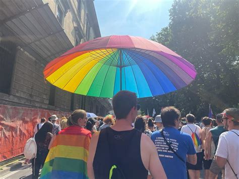 È stato il giorno del Pride a Bergamo Video e foto di una marcia