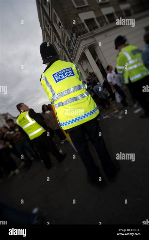 London Aug 28 Policemen Patrol The Street Of Notting Hill During The