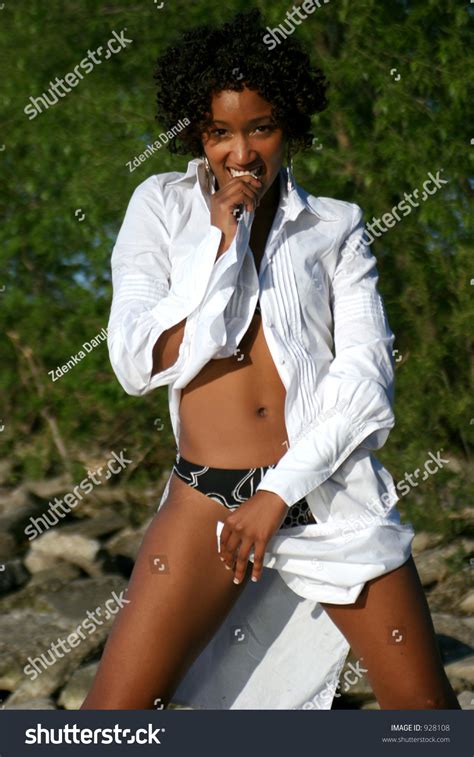Sexy Smiling Black Model Wearing Bikini Stock Photo 928108 Shutterstock