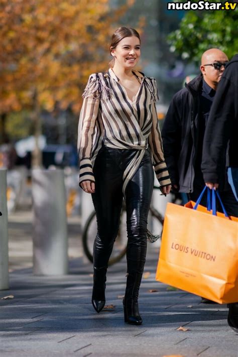 Hailee Steinfeld Haileesteinfeld Https Nude OnlyFans Photo Nudostar TV