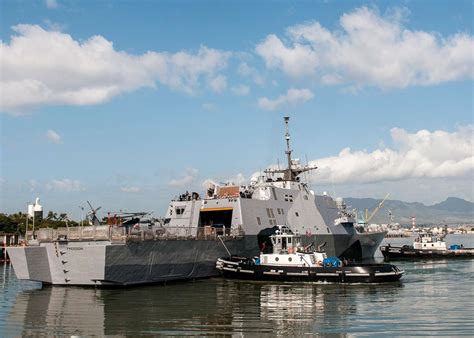 The Littoral Combat Ship Uss Freedom Lcs Arrives Nara Dvids