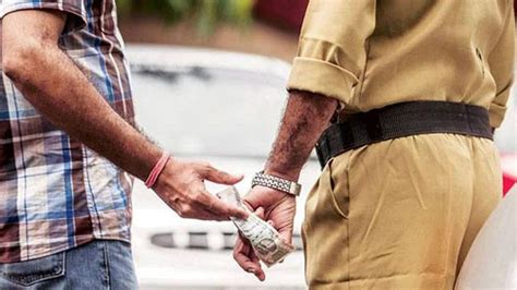 Bihar Police Officer Caught Taking Bribe Of Rs 50000 Arrested Bihar