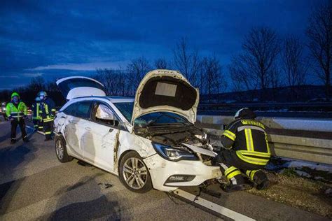 Zierenberg Vorderrad Verloren Verkehrsunfall Auf Der A Bei Breuna