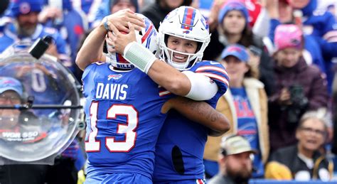 Josh Allen's ridiculous stat line leads to blowout win over Steelers