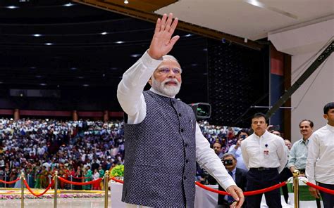 India Tv Cnx Poll Predicts Modi Led Nda May Get Clear Majority With