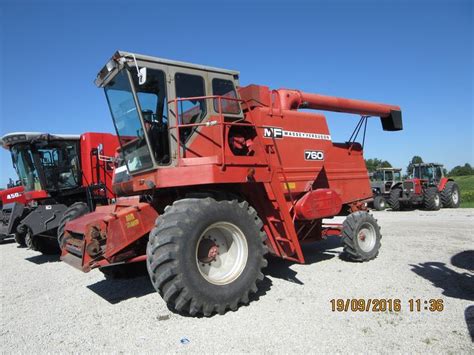 Big Massey Ferguson 760 Combine Tracteur Moissonneuse