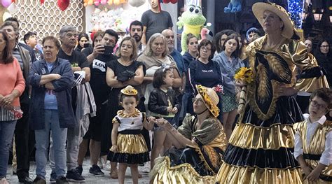 Marchas Encheram Ruas De Amares Brilho Cor E Muita Gente Terras