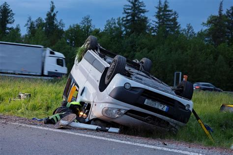 Kleinbus Berschl Gt Sich In A Abfahrt W Stenbrand Radio Erzgebirge