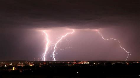 Wetter In Rheinland Pfalz Gewitter Und Starkregen Drohen Hier Kracht