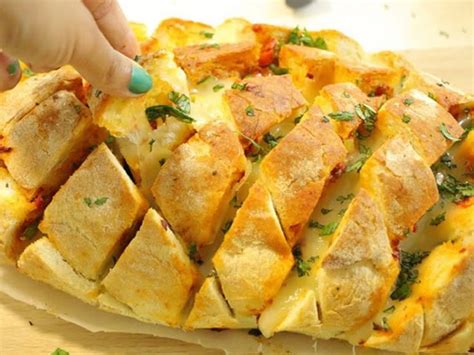 Неодолив леб со лук – идеален прилог за јадења од месо и риба | Food ...