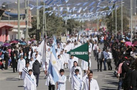 Masiva Asistencia Al Desfile C Vico Y Gaucho En Tributo Al Exodo Juje O