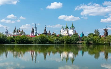 Castillo Del Kremlin En Izmailovo Y Su Reflejo En El Estanque