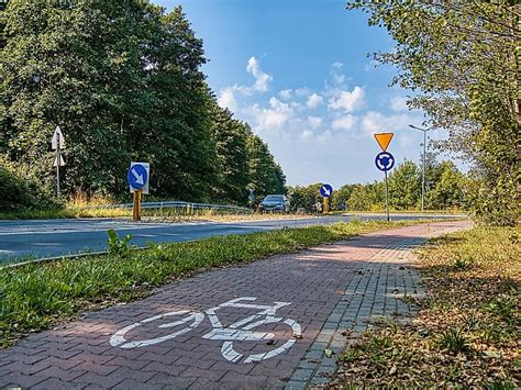 Wzdłuż ul Jeździeckiej powstaje droga rowerowa Tygodnik Bydgoski