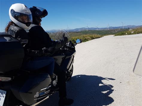 Premiere Motors Cómo ser un buen copiloto en motocicleta