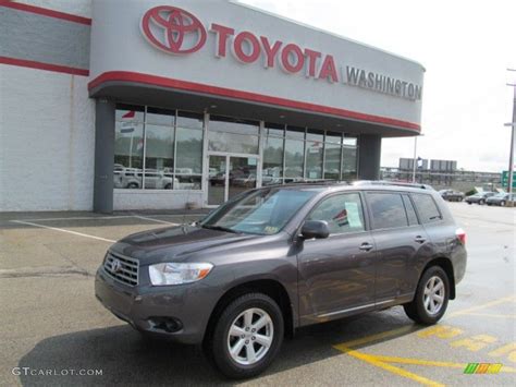 Magnetic Gray Metallic Toyota Highlander V Wd Photo