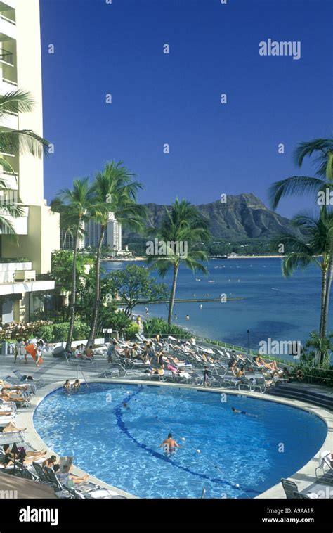 SHERATON HOTEL SWIMMING POOL WAIKIKI BEACH HONOLULU OAHU HAWAII USA ...