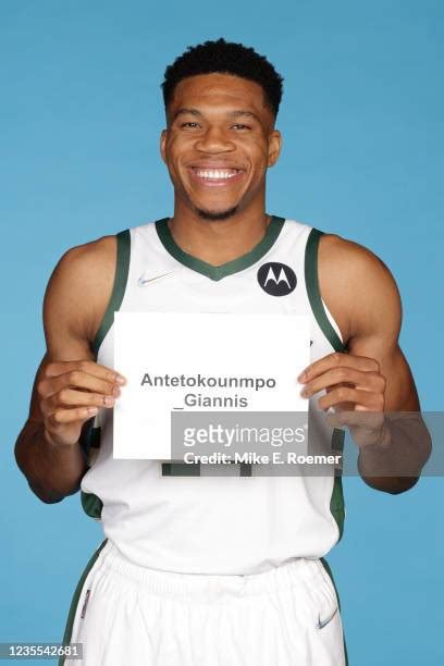 Giannis Antetokounmpo Media Day Photos Et Images De Collection Getty Images