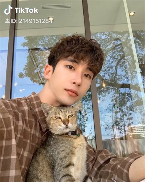 Kim Nam Woo On Instagram 모델고양이랑 화보촬영👍👍 ️model Cat” สไตล์ผู้ชาย