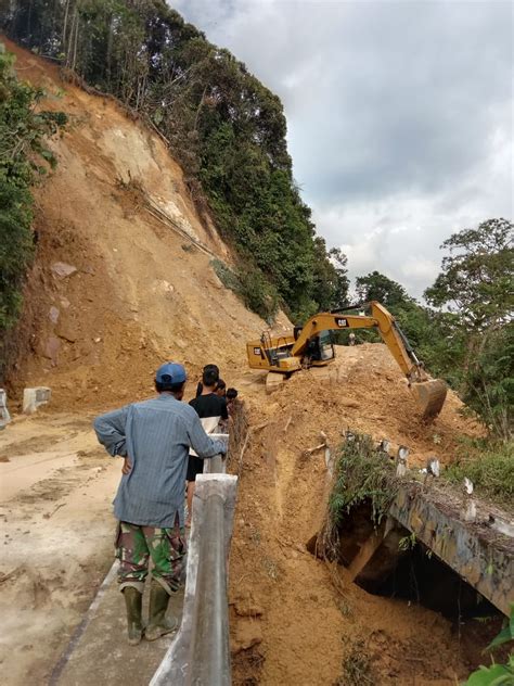 Mukti Jalan Jangkat Bangko Sudah Bisa Dilalui Alat Berat Siaga Dilokasi