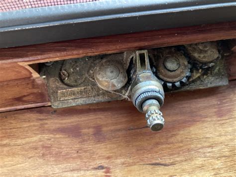 Replacing casement window crank/operator : r/fixit