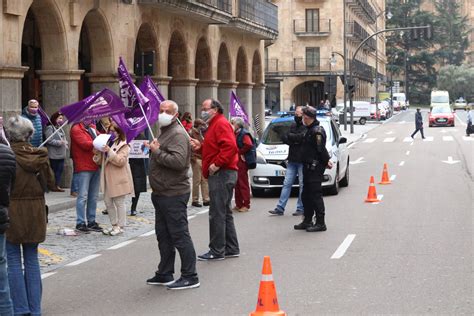 GALERÍA UGT realiza un acto simbólico en defensa de las mujeres