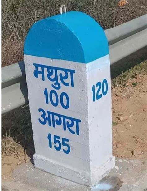 Solid White And Blue Outdoor Kilometer Stone For Highway 30 Kg At Rs