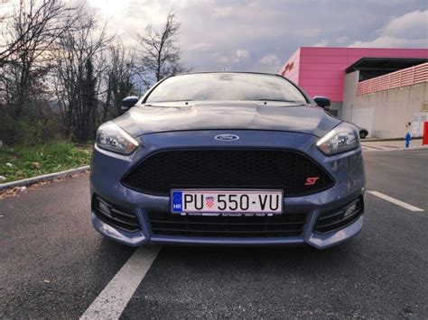 Ford Focus ST 2 0 tdci 184 KS samo 99500 km SAVRŠENO STANJE PRILIKA