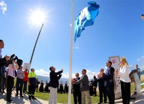 Como Se Llama El Acto De Subir La Bandera