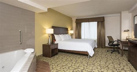 8 Hotels With Hot Tub In room in Louisville, KY, and Nearby