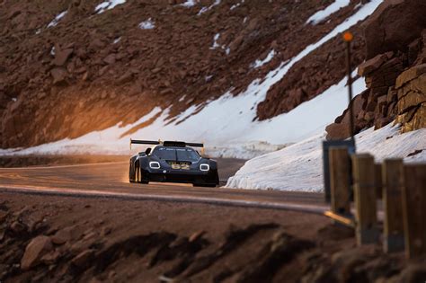 Rocky Mountains Klassensieg Bei Legendärem Bergrennen Mit Rennauto Aus