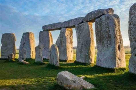 English Heritage Stonehenge - Kya Guide