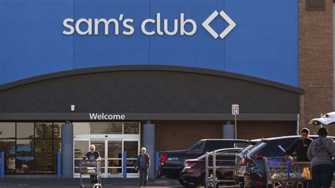 Workers discuss if jobs at sam's club warehouse are worth it 9