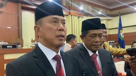 Dprd Sahkan Asr Hugua Sebagai Gubernur Dan Wakil Gubernur Sultra