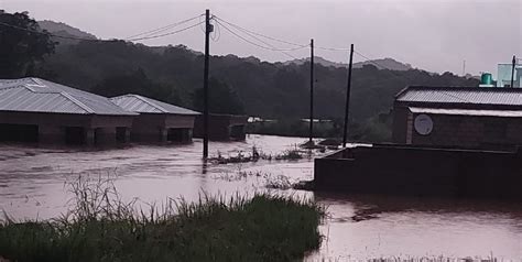 Sudáfrica declara estado de desastre por lluvias con tres muertos