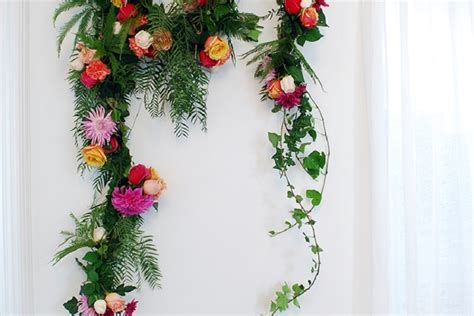 DIY guirlandes de fleurs fraîches pour une déco printemps impeccable