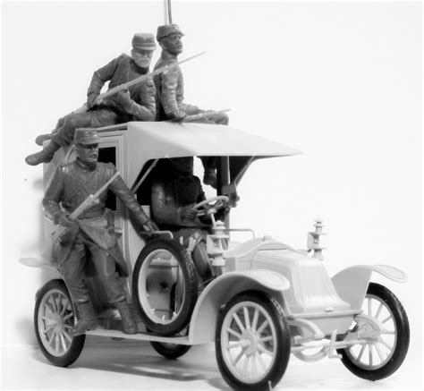 ICM 35660 1 35 Battle Of The Marne 1914 Taxi Car With French