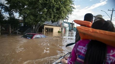 Usred kaosa cvjeta zločin Ljudi umiru u poplavama i bježe iz domova a