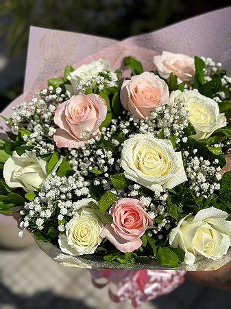 Buquê Rosas Brancas e Cor de Rosa Floricultura em BH Buquê de Rosas