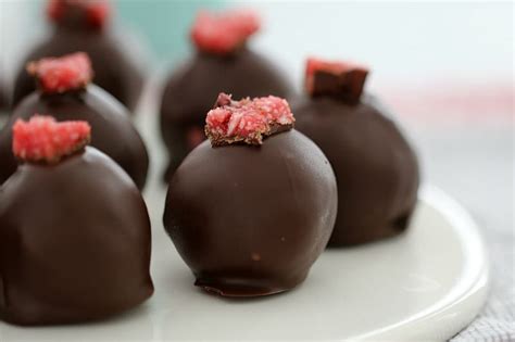 No-Bake Cherry Ripe Balls (15 minute easy recipe) - Bake Play Smile