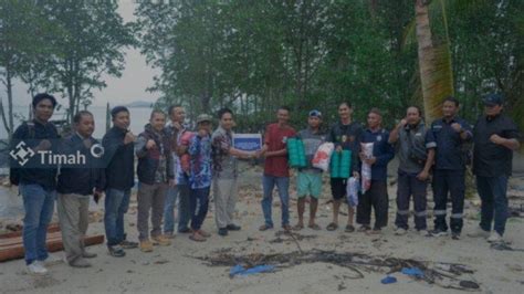 Pt Timah Tbk Serahkan Ratusan Bantuan Jaringan Udang Kepada Nelayan