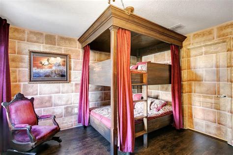 Harry Potter Themed Hotel Room Harry Potter Fans Can Now Stay In ...