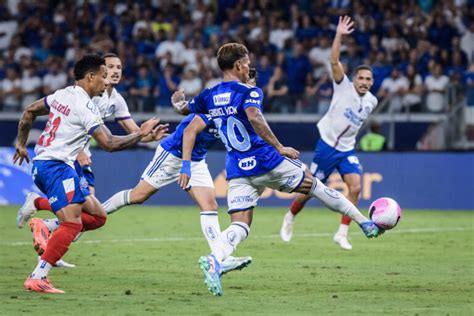 Cruzeiro E Bahia Empatem Em Confronto Direto De G