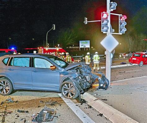 Rote Ampel Missachtet Hoher Sachschaden Bei Unfall In Schwieberdingen