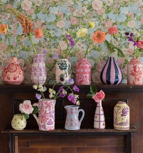 Pin By Kabubi On Flowers Dream House Decor Pottery Painting Decor